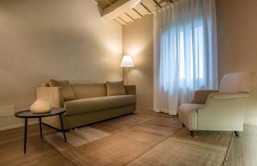 a living room with a couch and a chair at Le Silve di Armenzano in Assisi