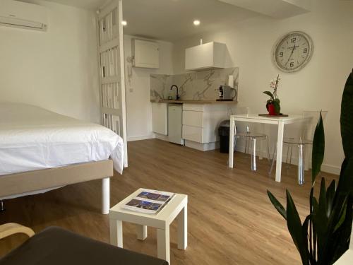 Kuchyňa alebo kuchynka v ubytovaní Studio centre ville cannes
