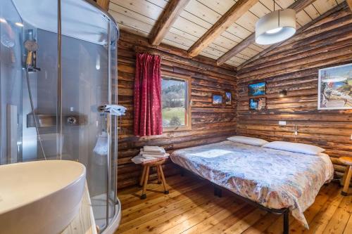 a bedroom with a bed in a log cabin at Chalet complet in Antey-Saint-André