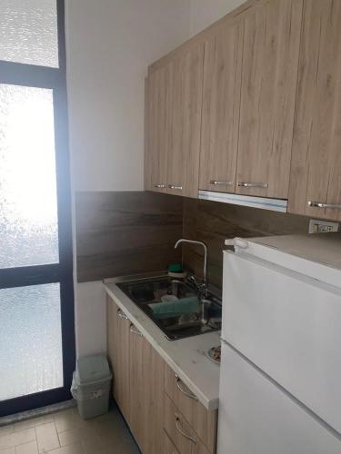 Apartment close to the Beach with Balcony - Imazhi 4