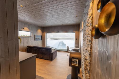 eine Küche und ein Wohnzimmer in einem Haus in der Unterkunft Varanger View in Vardø