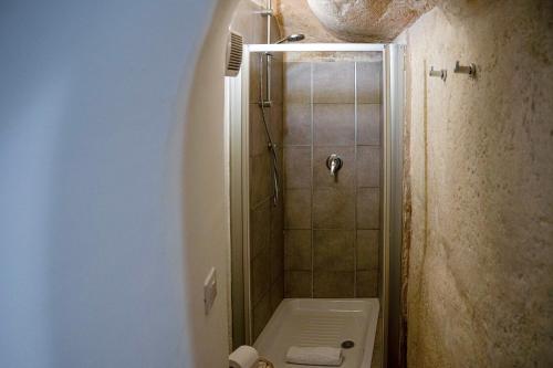 a small bathroom with a shower and a toilet at Residence Le Vie Del Mosto in Matera