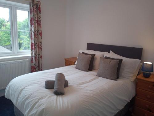 เตียงในห้องที่ Large 4 Bedroom House in Norfolk Perfect for Families and Groups of Friends