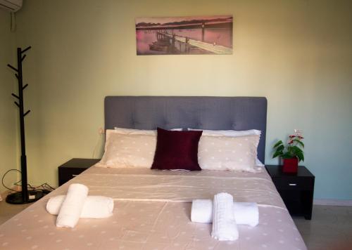 A bed or beds in a room at Charming apartment in Halepa!