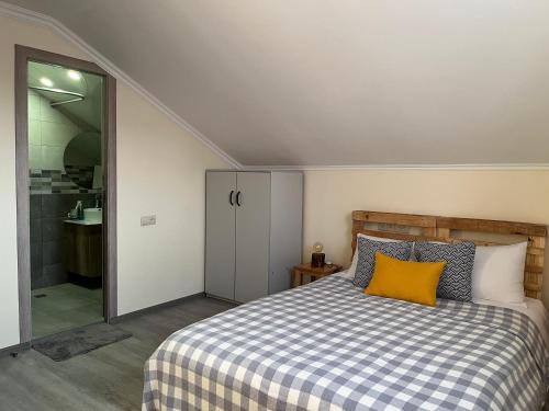 מיטה או מיטות בחדר ב-Taniq Guesthouse