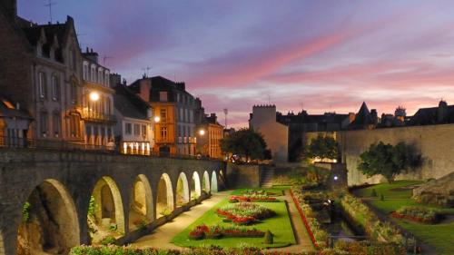 a view of a city at night with a bridge at Gîte Loufiosa Vannes in Vannes