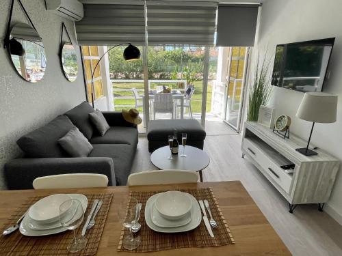 Pretty pool view holiday home