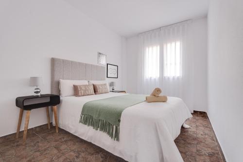A bed or beds in a room at Apartament Sofia