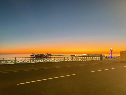 Stunning seafront apartment photo 12