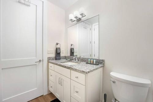 Gallery image of Modern Luxury High Rise 2 Bed Rooms Washer/Dryer in South Bend