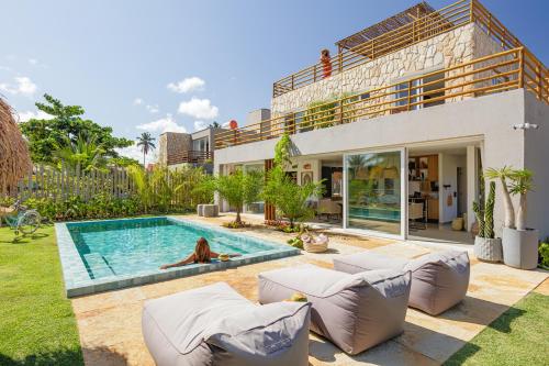 a house with a swimming pool in the backyard at VILA PITHAYA - Casa Pithaya in Japaratinga