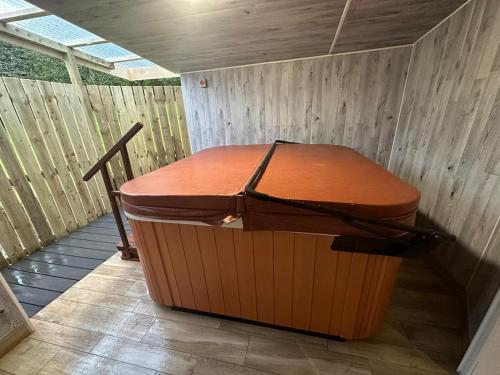 Fotografie z fotogalerie ubytování Doon Cottage Sleeps 8 Hottub Gym Area Pool Table v destinaci Tempo