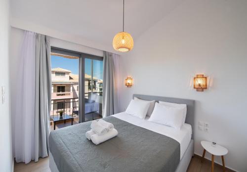 Postel nebo postele na pokoji v ubytování SunilioS Apartments Lefkada