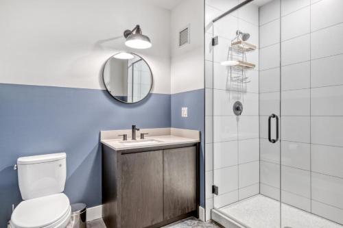 A bathroom at Lincoln Park 1BR w Lounge Roof Gym nr DePaul CHI-567