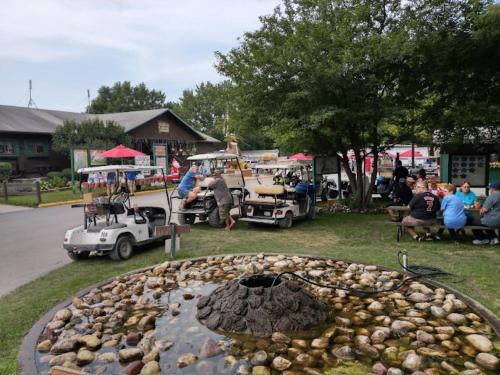 Imagen de la galería de Lakeshore Glamping Camping 239, en Portage