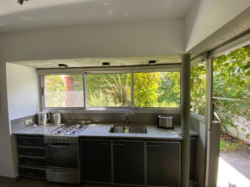 Kuchyň nebo kuchyňský kout v ubytování Espacioso departamento 2 dormitorios ubicado en inmejorable zona de la plata