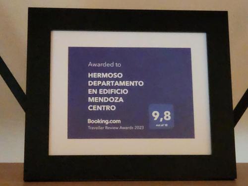 a framed picture of a frame with a picture of a framed certificate at HERMOSO DEPARTAMENTO EN EDIFICIO MENDOZA CENTRO in Mendoza