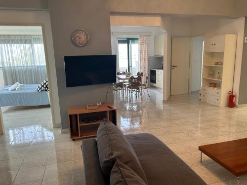 Christos Apt - City Center w/ Royal Garden View