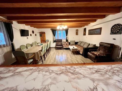 a living room with a table and chairs at Cabana Huta Sinteu in Şinteu