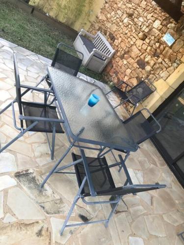 Αίθριο ή υπαίθριος χώρος στο Peaceful, comfortable retreat with pool