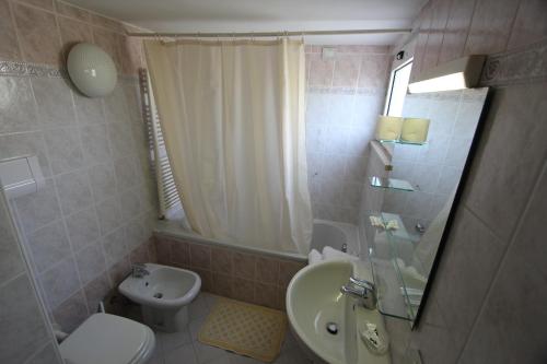 Un baño de Albergo Trattoria Fioravante
