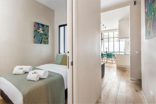 Design et confort near Champs Elysees