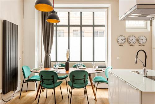 Design et confort near Champs Elysees