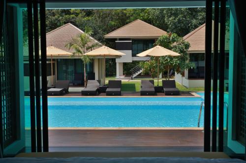 Bazén v ubytovaní Mook Lamai Resort and Spa alebo v jeho blízkosti