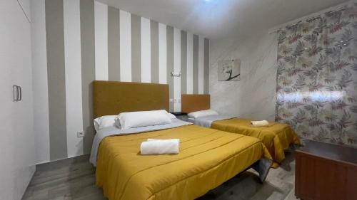 En eller flere senge i et værelse på Benal Beach 42