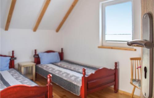 Postel nebo postele na pokoji v ubytování 2 Bedroom Nice Home In Darlowo
