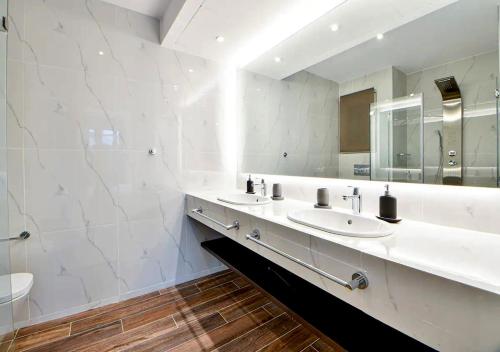 a bathroom with two sinks and a mirror at Boutique40 Luxury Apartment in Athens