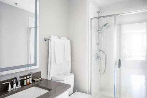 Gallery image of Mountain View 2BR w Gym Spa Parking nr Dining SFO-380 in Mountain View