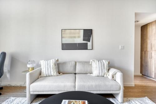 Φωτογραφία από το άλμπουμ του Milpitas 2BR w Pool Gym Lounge nr BART SFO-822 σε Milpitas