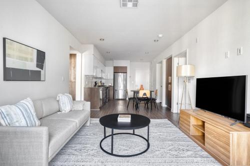 Φωτογραφία από το άλμπουμ του Milpitas 2BR w Pool Gym Lounge nr BART SFO-822 σε Milpitas