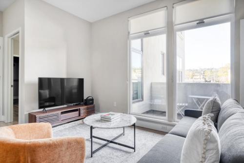 Gallery image of San Carlos 2BR w Gym Pool BBQ nr Caltrain SFO-910 in San Carlos