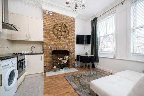 Flat in south west London 1 min to the station