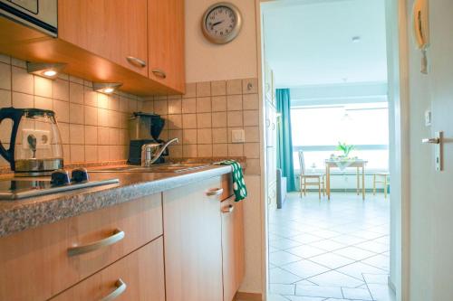 Virtuvė arba virtuvėlė apgyvendinimo įstaigoje Frische-Brise-10-05