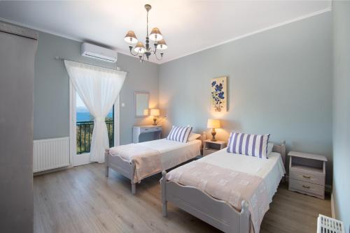 Postel nebo postele na pokoji v ubytování Villa Levanda (Loggos Paxos)
