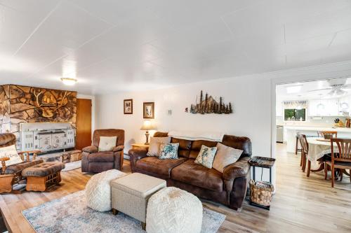 Ruang duduk di Siuslaw Retreat