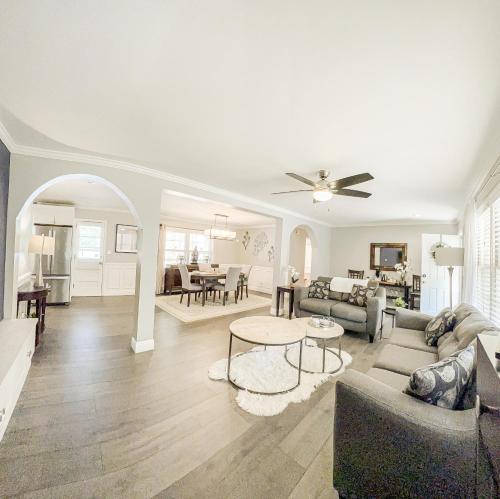 Fotografie z fotogalerie ubytování Retreat with Sauna Near ATL Large Backyard with Deck v destinaci Tucker