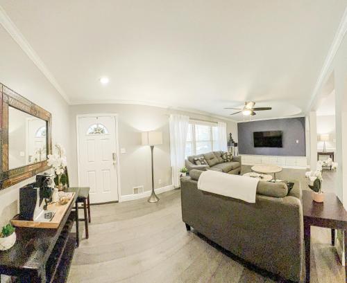 Fotografie z fotogalerie ubytování Retreat with Sauna Near ATL Large Backyard with Deck v destinaci Tucker