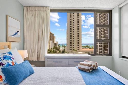 a bedroom with a bed and a large window at Hoʻomaha 1 bedroom Suite + 1 Free Parking in Honolulu