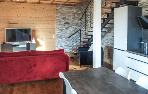 Zdjęcie z galerii obiektu Lovely Home In Saint-Pierre-Dalbigny w mieście Juvigny