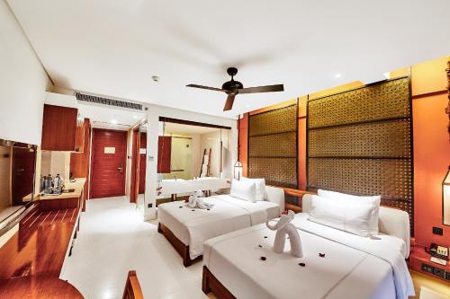 Кровать или кровати в номере Ocean Sonic Resort Sanya