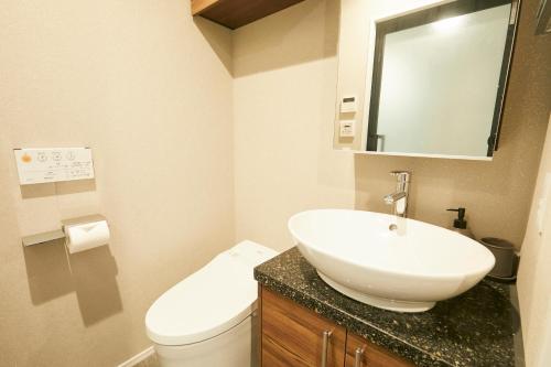 Bilik mandi di LINK HOUSE HOTEL - スマート無人ステイ - Unmanned design hotel