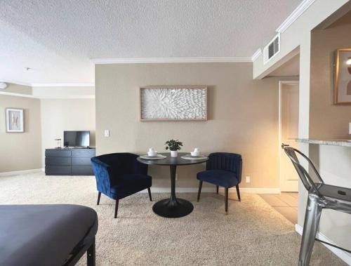 a living room with a table and chairs at Hollywood Awesome Stay Free parking in Los Angeles