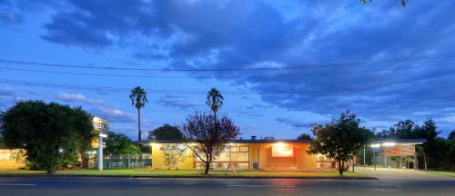 a building on the side of a street at night at Cootamundra Gardens Motel in Cootamundra