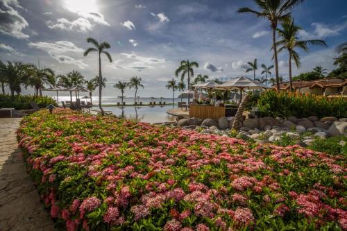 Palms 14 Luxury Beachfront Villaにある庭