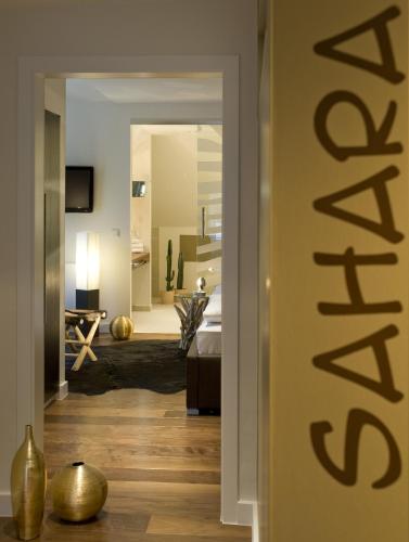 a hallway leading to a room with a bedroom at Romantik Jugendstilhotel Bellevue in Traben-Trarbach