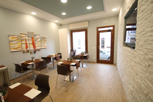 a restaurant with tables and chairs in a room at Ayres Del Mar in San Vito lo Capo